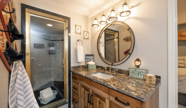 Lower Level Bath, Prior Lake